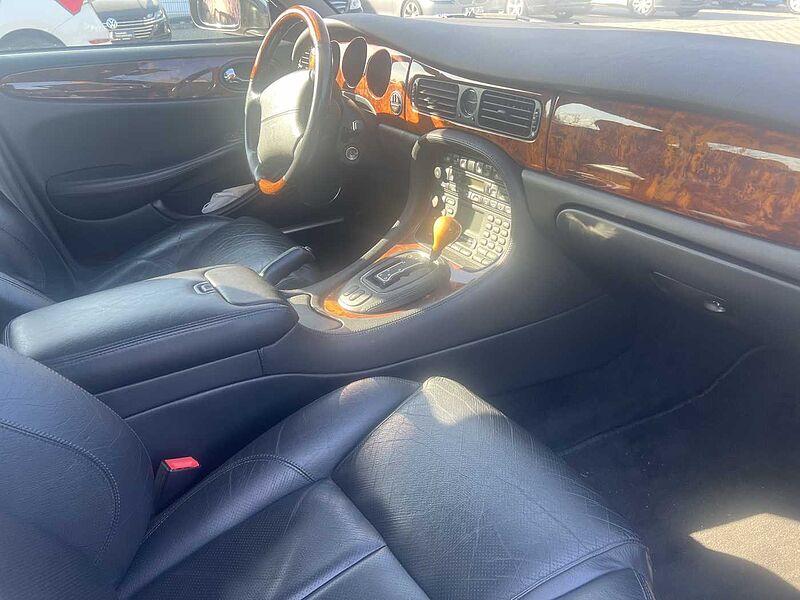 Jaguar XJ 8 *GSD*V8*PDC-HI*