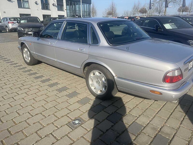 Jaguar XJ 8 *GSD*V8*PDC-HI*